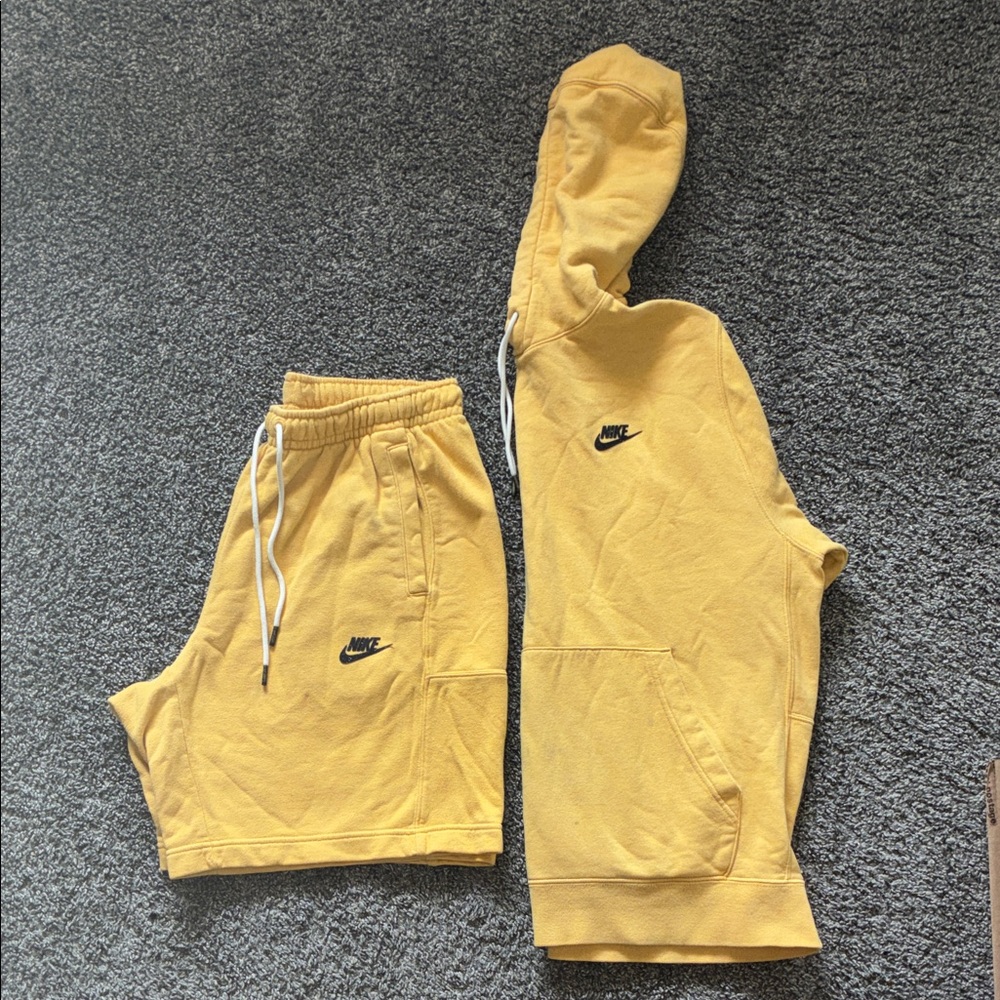 Nike Hoodie & Shorts Set